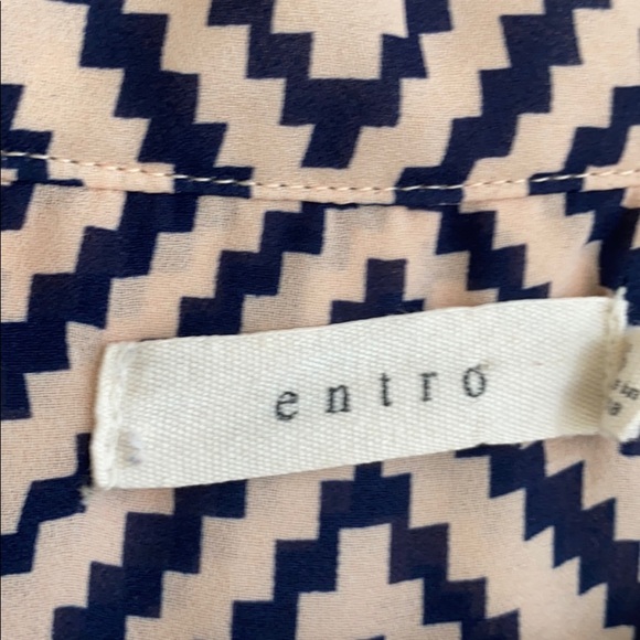 entro 3/4 Sleeved chevron blouse, Size S - Picture 5 of 9